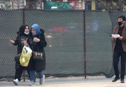 Maske takmayanlara korona olduğunu söyleyip adres sordu
