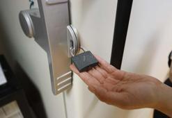 Türk profesör Uğur Şahin'in korona aşısı böyle saklanıyor! İlk kez görüntülendi...