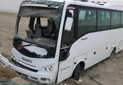 Konya'da lastiği patlayan midibüs devrildi! Çok sayıda yaralı...