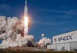 SpaceX'in test ettiği uzay mekiği iniş sırasında patladı