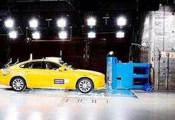 Volvo 20 yıldır otomobillerini çarptırıyor!