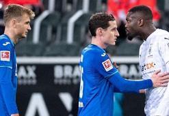 Bundesliga’da tükürük skandalı!