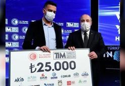 Sağlıkçılar için ekstra koruyucu maske geliştirdi, birinci oldu
