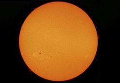 Güneş'te Dünya'dan büyük leke görüntülendi