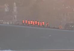 Rus savaş gemisi İstanbul Boğazı'ndan geçti! Tek sıra halinde dizildiler