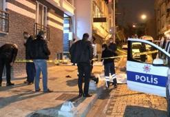 Üsküdar'da yalnız yaşayan genç evinin önünde ölü bulundu