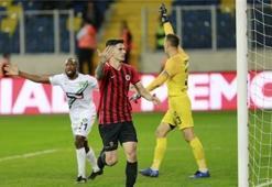 İdolüm Emre Belözoğlu dedi ama oynamak istediği takım...