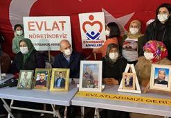 Bakan Soylu'dan HDP önünde evlat nöbetindeki ailelere ziyaret