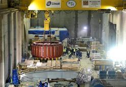 Yusufeli Barajı'nda son 4 metre! Dev jeneratör de yerine indirildi