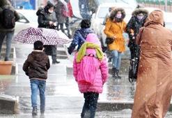 Erzurum'da kar bekleyenler yağan yağmur ile şaşkına döndü...