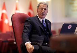 Bakan Akar, İngiliz mevkidaşı Wallace'la görüştü