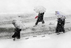 İstanbul'da kar yağışı başladı! Uyarı üstüne uyarı geldi