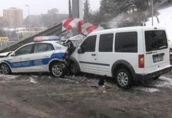 FSM Köprüsü'nde kaza! Polis aracı bariyerlere sıkıştı