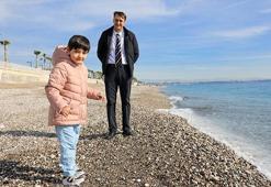 Özge, yeni proteziyle çok sevdiği sahilde yürüdü