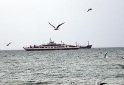 Tekirdağ'da fırtına! Eğitim uçuşları iptal edildi, feribot seferleri aksadı