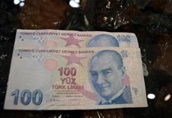 Cebinde servet taşıyor! 100 TL için 100 bin lira istiyor