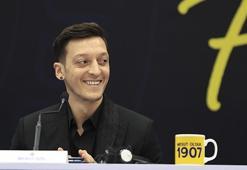 Mesut Özil imza töreni canlı yayını! İşte ilk açıklamalar
