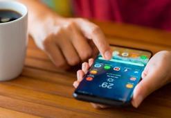 Cep telefonuna indirilen uygulamalar can yakabilir!