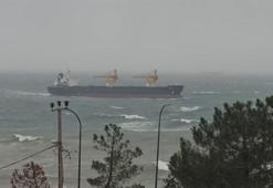Riva açıklarında gemi karaya oturdu