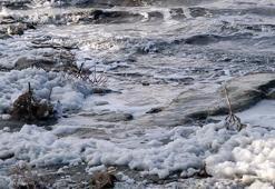 Burdur Gölü'nün köpürmesi endişe yarattı!
