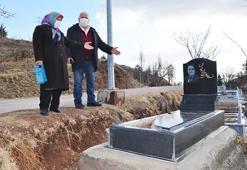 Yönü farklı mezar görenleri şaşırtıyor!