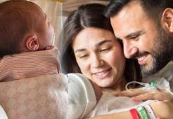 Buse Varol ilk kez kızı Eliz'in fotoğrafını paylaştı!