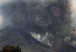 Endonezya'da Sinabung Yanardağı'nda patlama