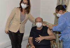 KKTC'de Cumhurbaşkanı Tatar ve Başbakan Saner, ikinci doz aşılarını oldu