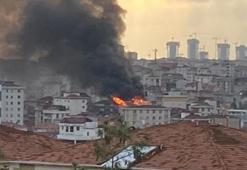 Ümraniye'de binanın çatısı alev alev yandı!