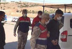 Kanlı saldırı son anda önlendi! İç çamaşırlarında gizlemişler