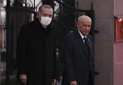 Cumhurbaşkanı Erdoğan, MHP lideri Bahçeli'yi evinde ziyaret etti.