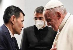 Aylan bebeğin babası Papa Francis'e tablo hediye etti