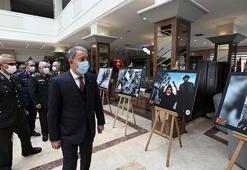 Bakan Akar, Hocalı katliamı kurbanlarını andı