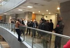 Adliyede hareketli anlar! İntihar girişimi...