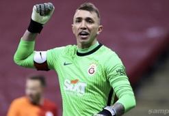 Galatasaray'a büyük şok! Muslera'ya teklif var