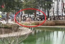 Liseli gençlerin kavgası böyle görüntülendi! 'Oh, vurun, yapıştırın'