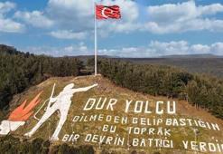 Dur Yolcu şiiri kim yazmıştır, kime ait? 18 Mart Çanakkale Zaferi Dur Yolcu şiiri sözleri ve Dur Yolcu şiiri yazarı Necmettin Halil…
