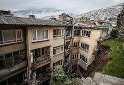 Bursa'da korku dolu anlar! İstinat duvarı büyük bir gürültüyle çöktü