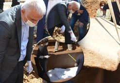 Bakan Ersoy, 2 bin 400 yıllık lahidin kapağını açtı
