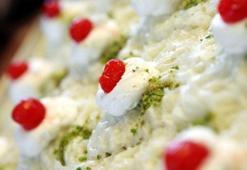 Ramazan'ın vazgeçilmezi ve hafif tatlısı: Güllaç nasıl yapılır? Güllaç malzemeleri ve tarifi