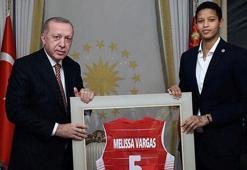 Cumhurbaşkanı Erdoğan, TVF yöneticileri ve oyuncularını kabul etti!