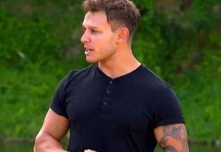 Survivor Murat aşka geldi! Öp öp doyamadı...