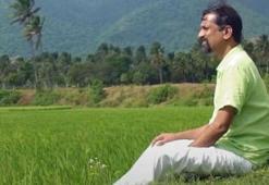 Dünyanın sayılı zenginlerinden! Yolu olmayan köyde yaşıyor