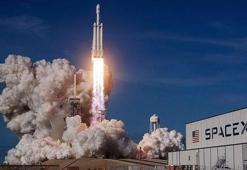 NASA, astronotları Ay'a indirecek kapsülün inşası için SpaceX'i seçti