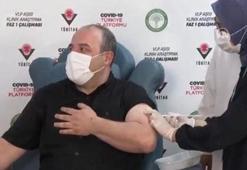 Dünyada sayılı Türkiye'de tek! Bakan Varank yerli aşı oldu