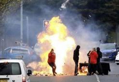 Kuzey İrlanda'da polis memurunun arabasında bomba bulundu!