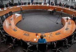 Almanya'da skandal büyüyor! Merkel ifade verdi