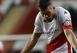 Podolski'nin kırmızı tarihe geçti! İlk kez...