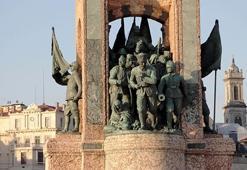 Taksim Cumhuriyet Anıtı'ndaki o detayı yıllarca kimse fark etmedi!