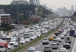Akın akın gidiyorlar... Trafik kilitlendi, 'tam kapanma' göçü!